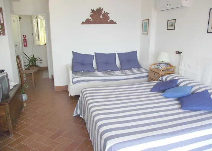 Alojamento de Acomodação e Pequeno-almoço Chianalea 54 3*