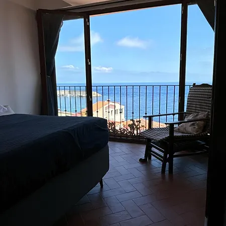 Couette-café Chianalea 54 3*